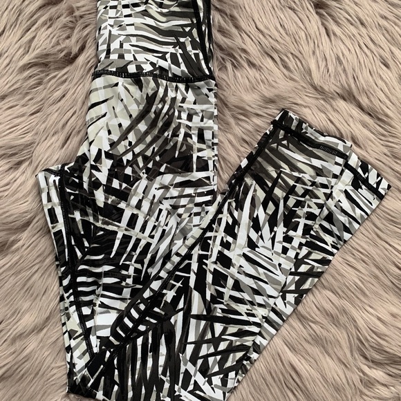Aerie Hi-Rise Play Leggings - Picture 1 of 5